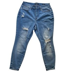 Judy Blue Skinny Fit Jeans Embroidery on pockets Size 16W Light wash boho